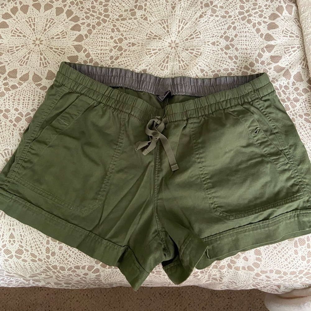 North Face shorts XL